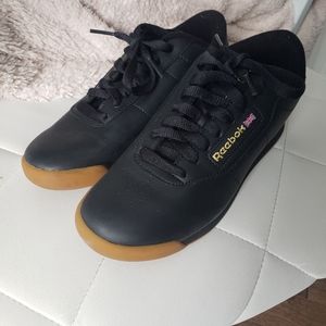 Reebok classic shoes size 7 women